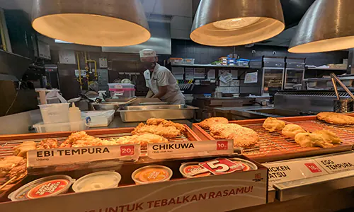 Di Balik Dapur Para Pekerja F&B Jakarta