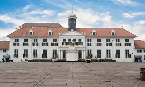 Menyusuri Sejarah Batavia: Dari Taman Fatahillah hingga Aroma Kopi di Rumah Terlarang